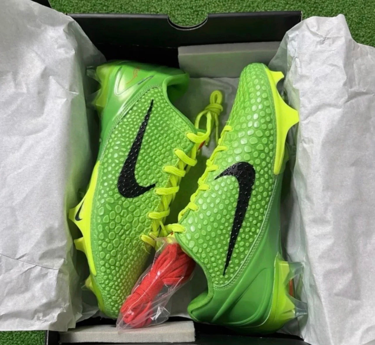Kobe Grinch Cleats